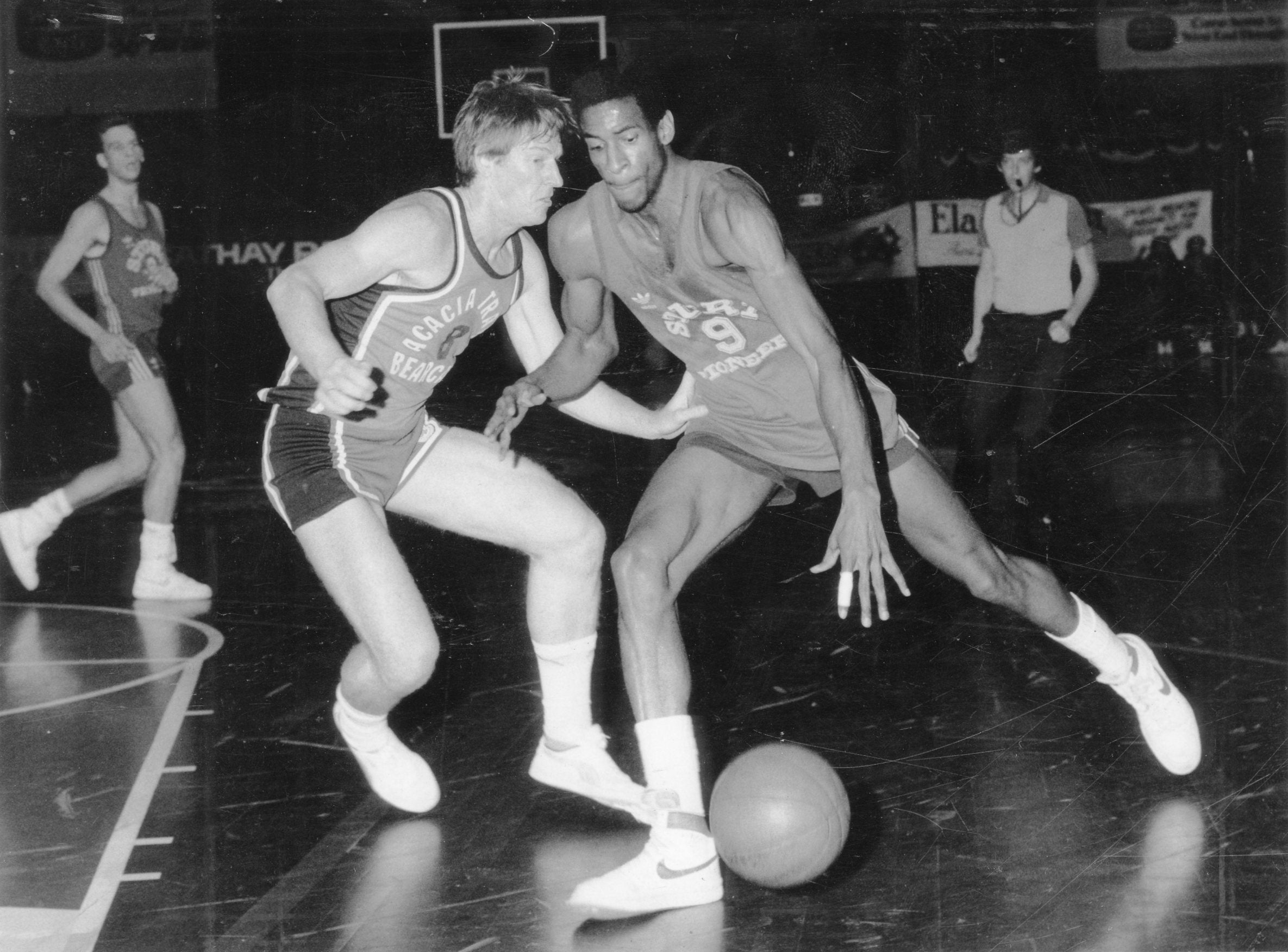 Chp Export 268272050 Bill Jones R Drives On Defender Peter Ali Sa State League Basketball – West