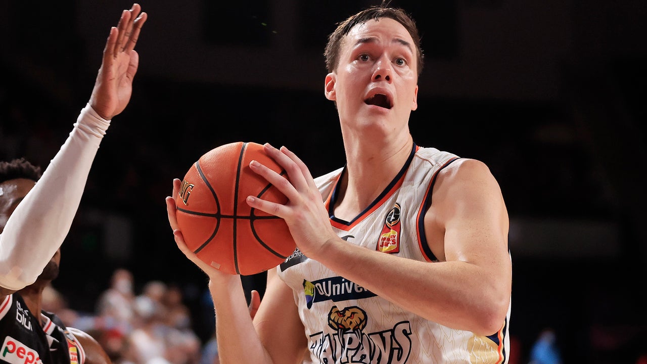 Cairns Taipans v Illawarra Hawks highlights (Round 11, 2022)